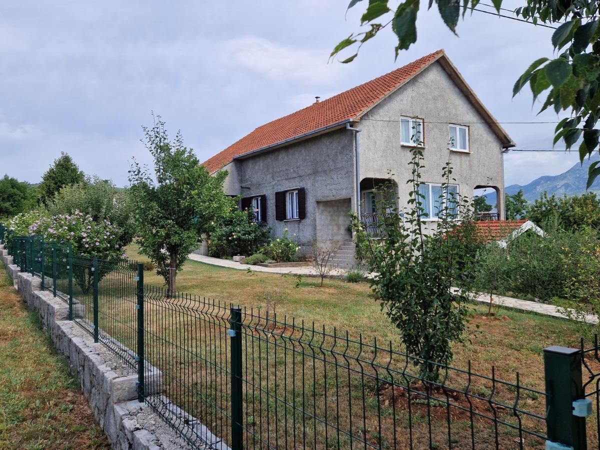 Apartman Lana Kijevo Екстериор снимка
