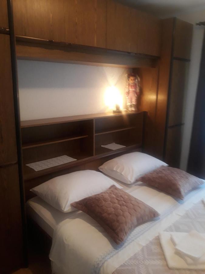 Apartman Lana Kijevo Екстериор снимка
