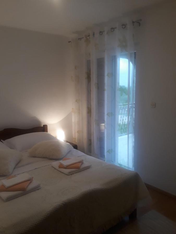 Apartman Lana Kijevo Екстериор снимка
