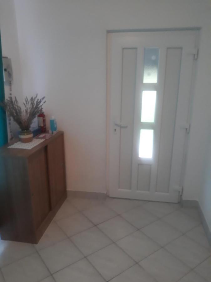 Apartman Lana Kijevo Екстериор снимка