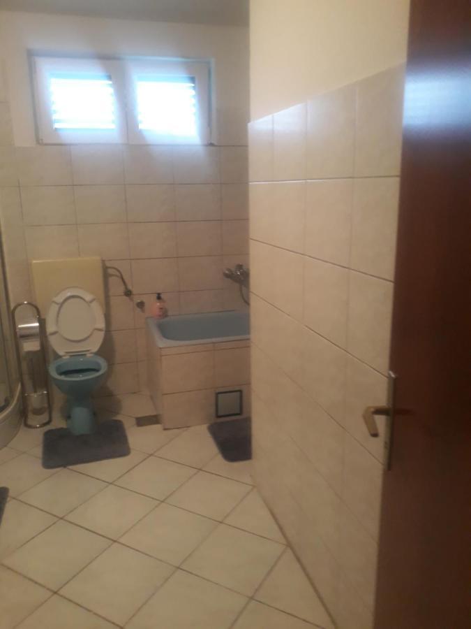 Apartman Lana Kijevo Екстериор снимка