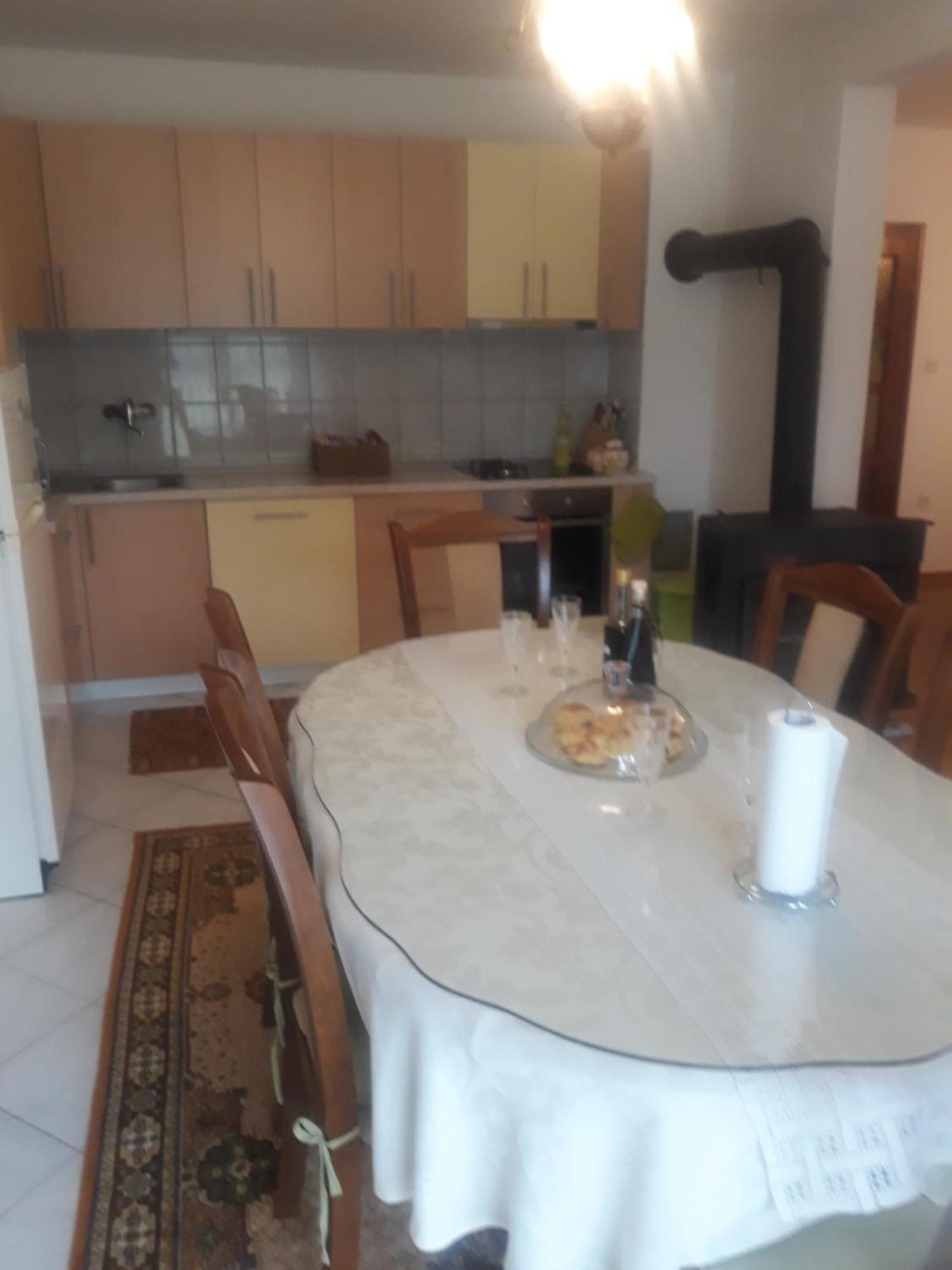Apartman Lana Kijevo Екстериор снимка