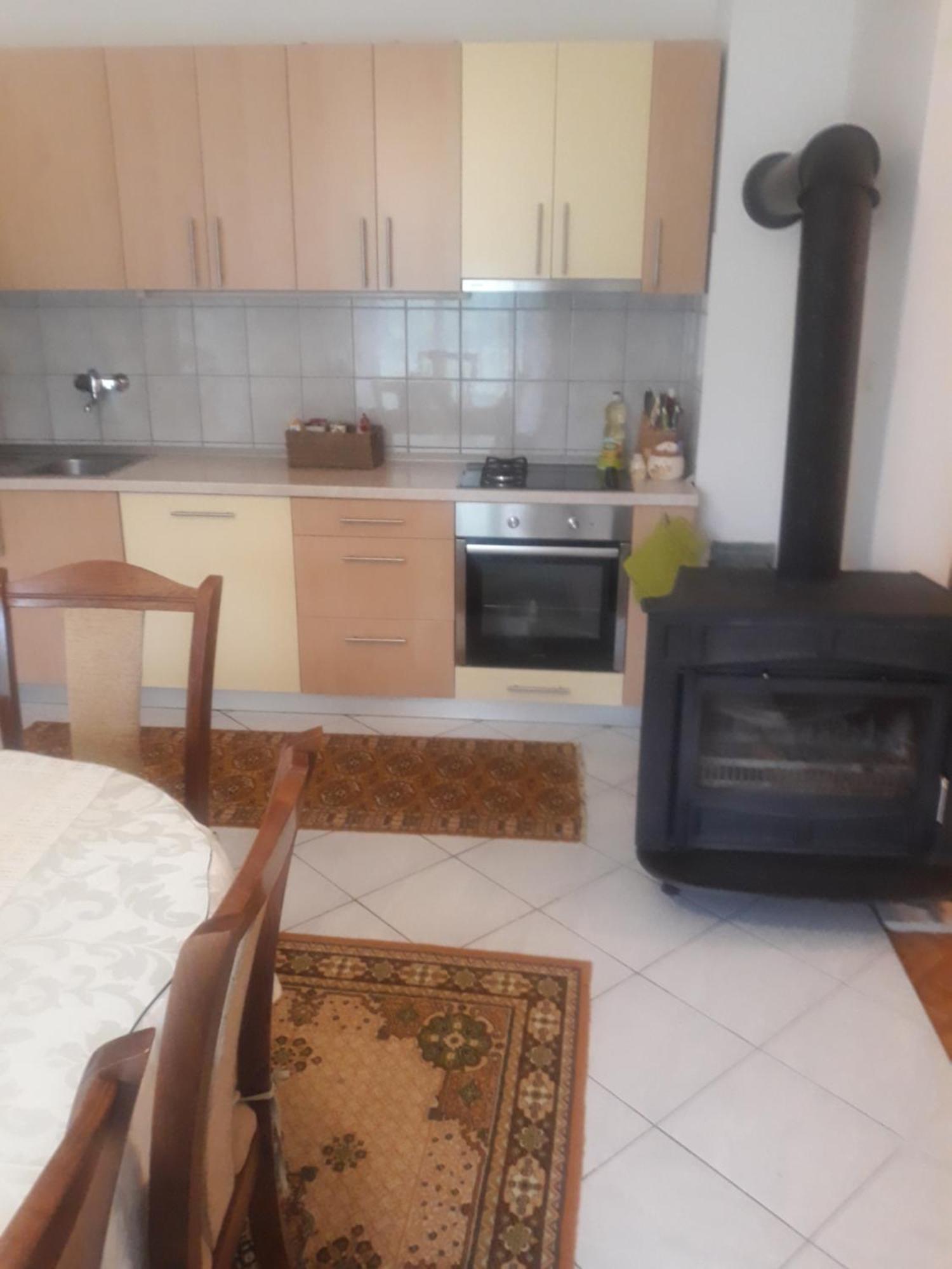 Apartman Lana Kijevo Екстериор снимка